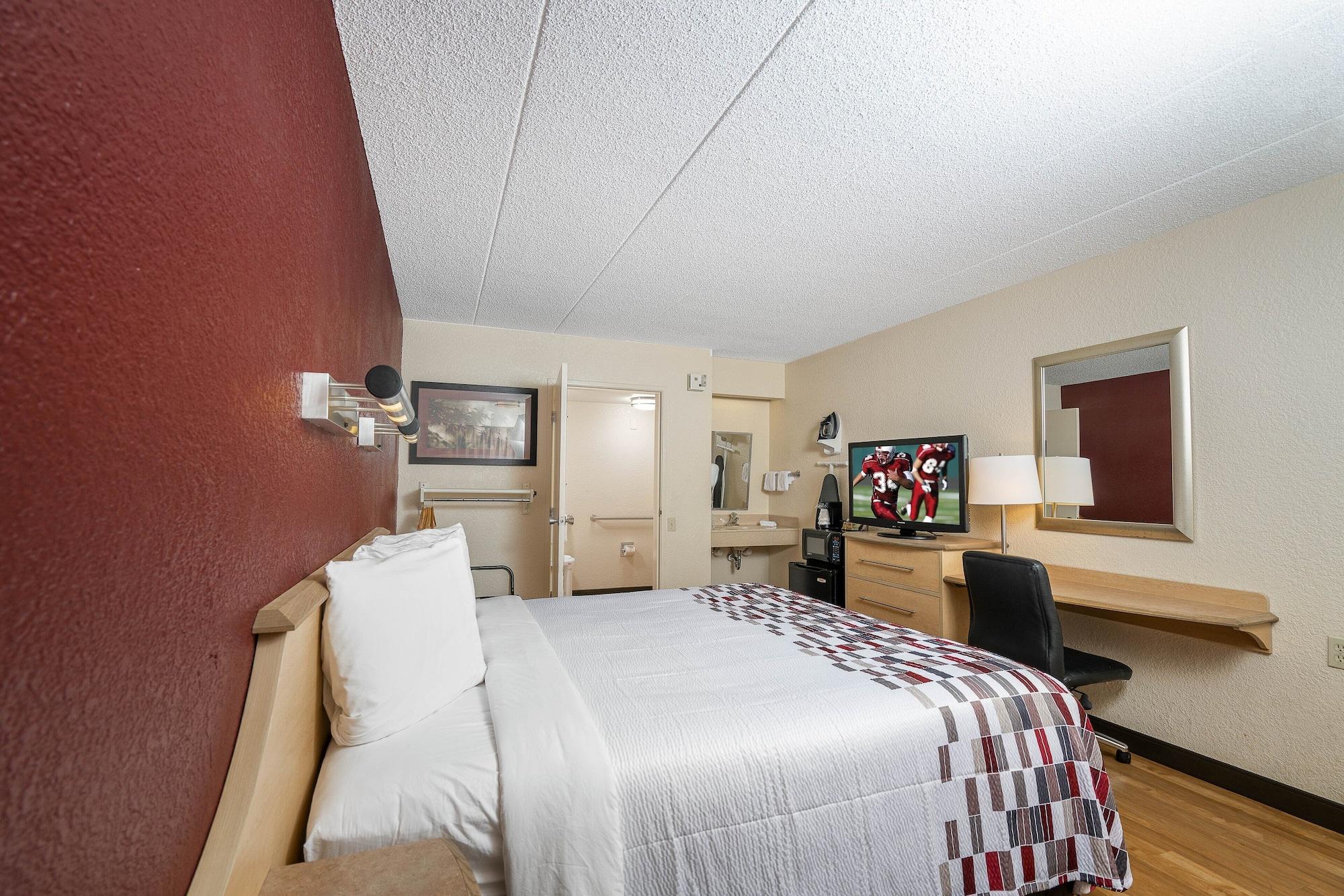 Red Roof Inn Louisville Expo Airport Exterior photo