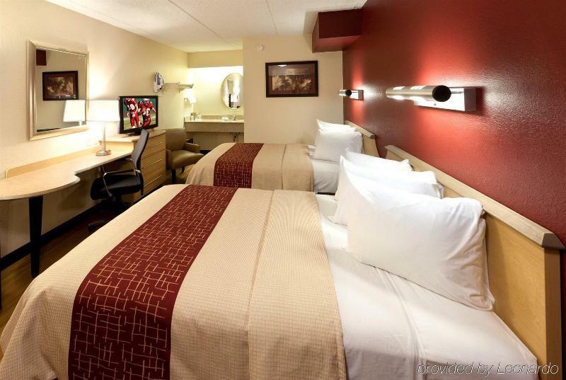 Red Roof Inn Louisville Expo Airport Exterior photo